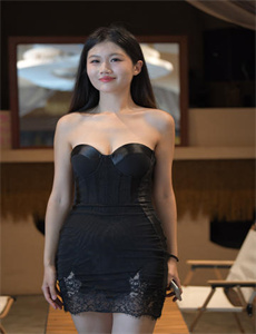 《黄鳝女视频-女生迈开腿打扑克又疼又痒》