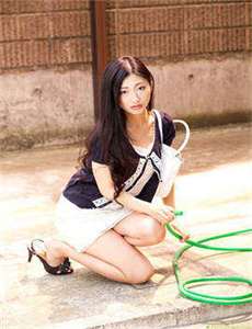 《亚洲狼人伊人中文字幕-我的舅妈》