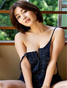 《ONE THE WOMAN在线-美女主厨》