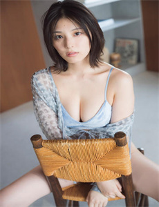 《漂亮女邻居-久久草视频这里只精品》