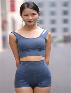 《情爱阁-女兵走光》
