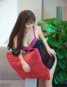 《果冻传媒剧情在线-浴室里强摁做开腿呻吟H视频》